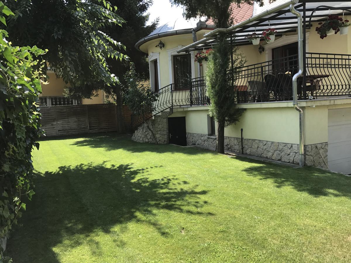 Palma Villa In City Park Budapest - Semi Suteren Buitenkant foto