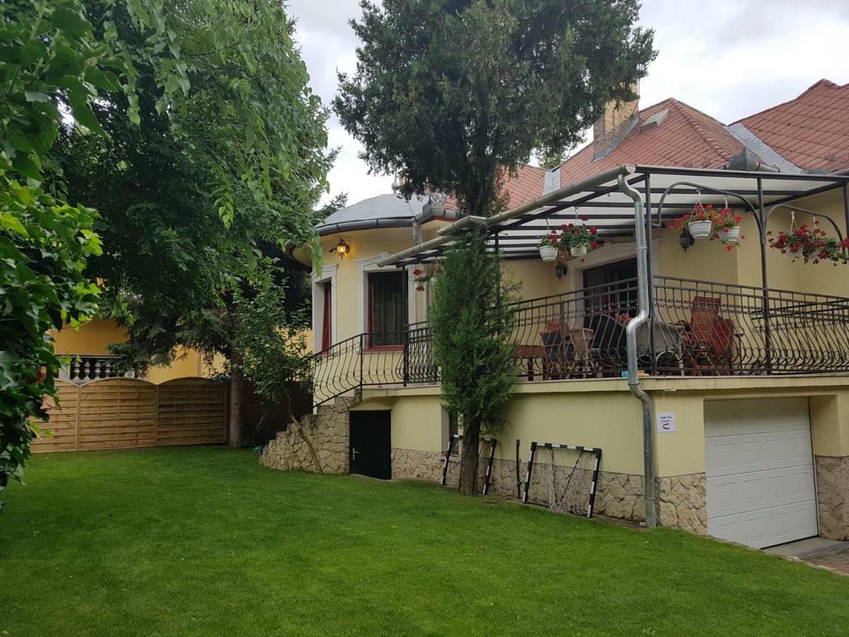 Palma Villa In City Park Budapest - Semi Suteren Buitenkant foto